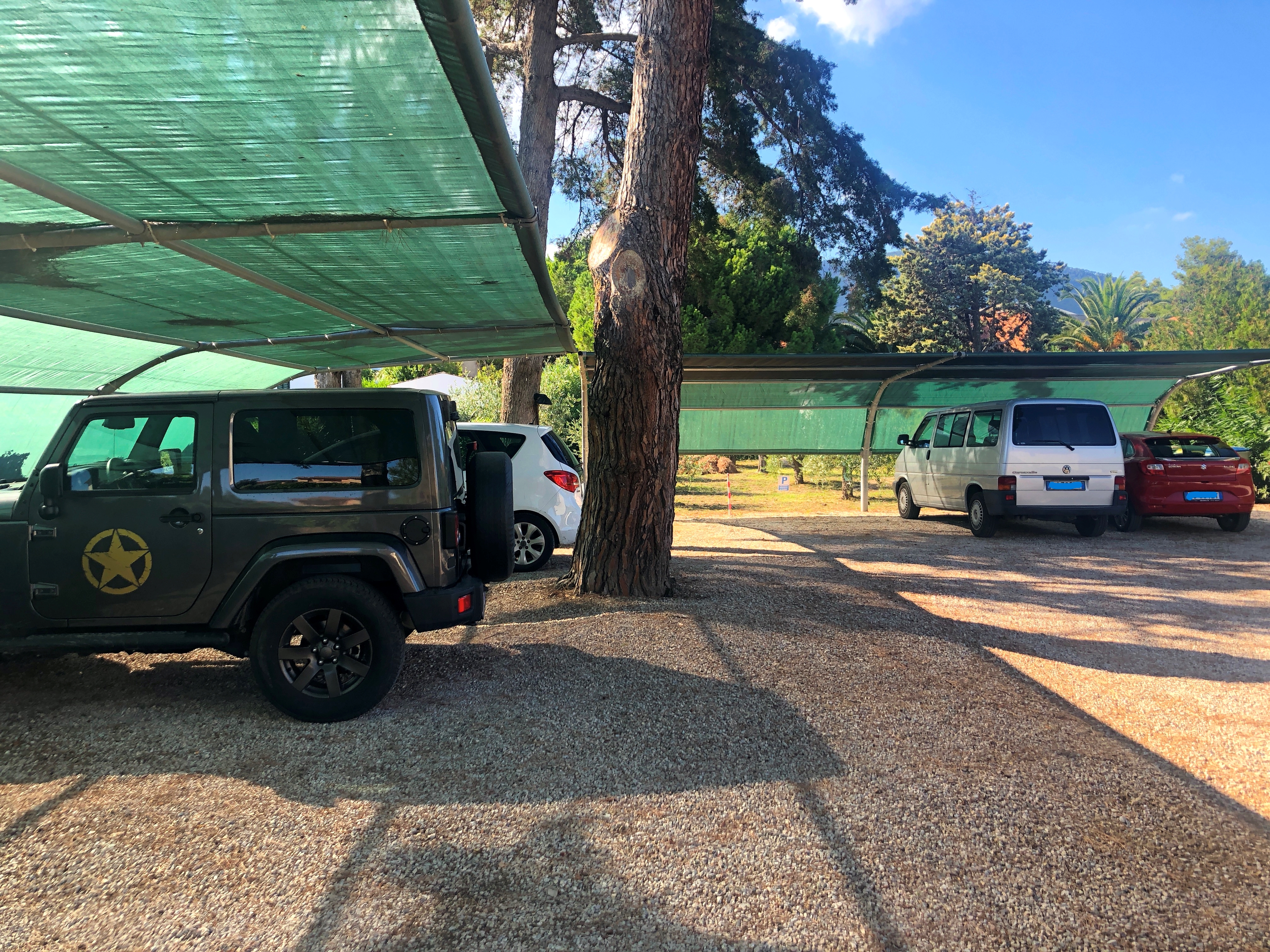 parcheggio interno appartamenti l'oleandro