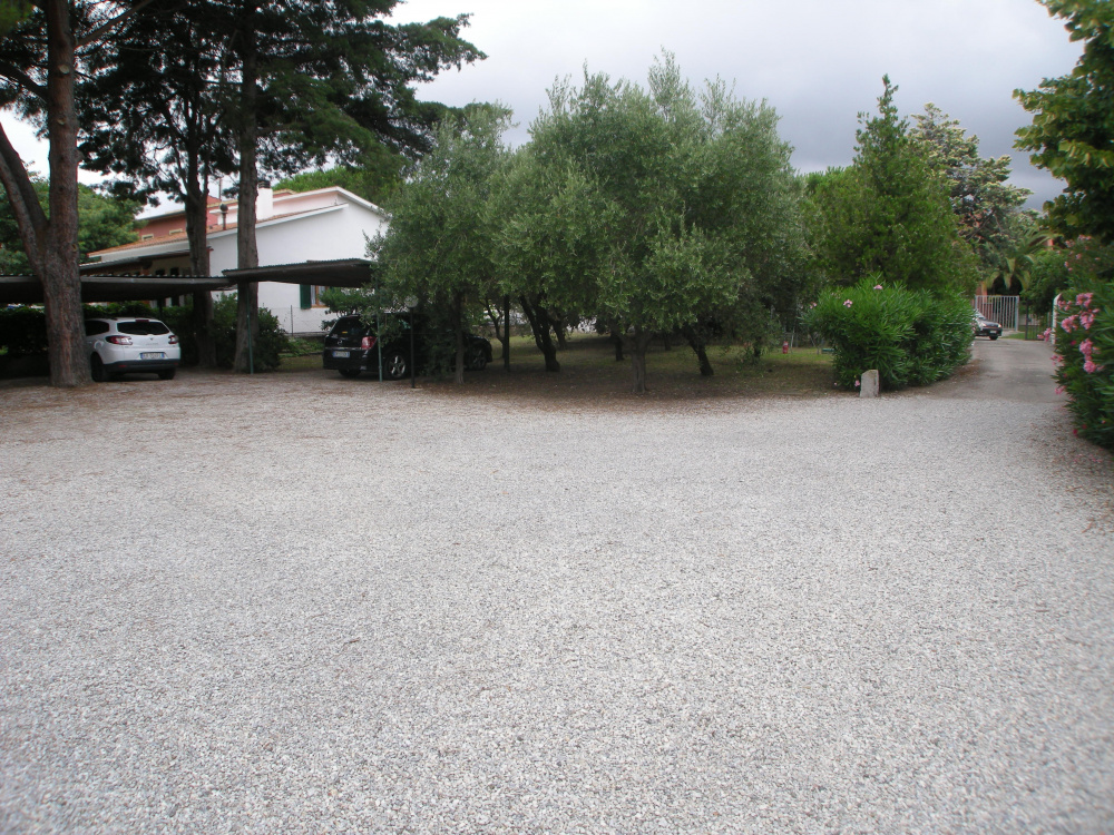 parcheggio interno appartamento l'oleandro